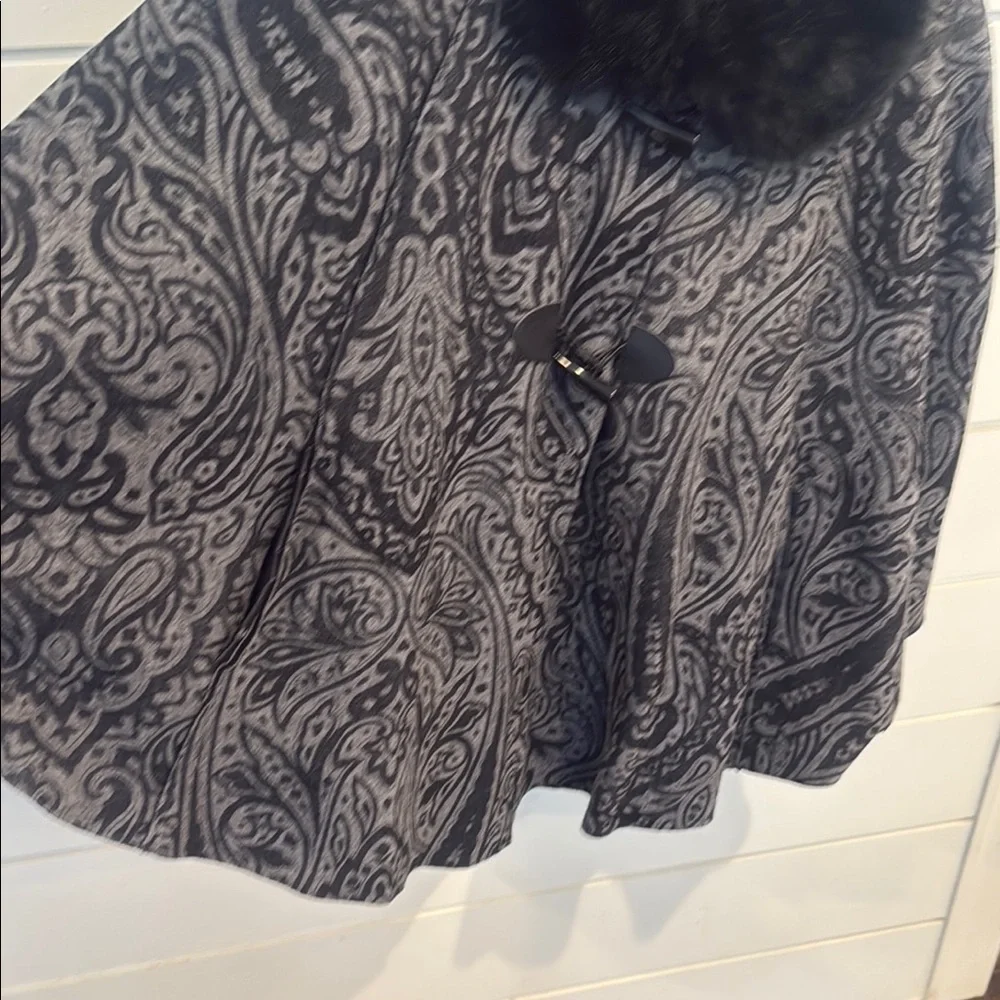 Jones New York Black Faux Fur Collar - Picture 4 of 5